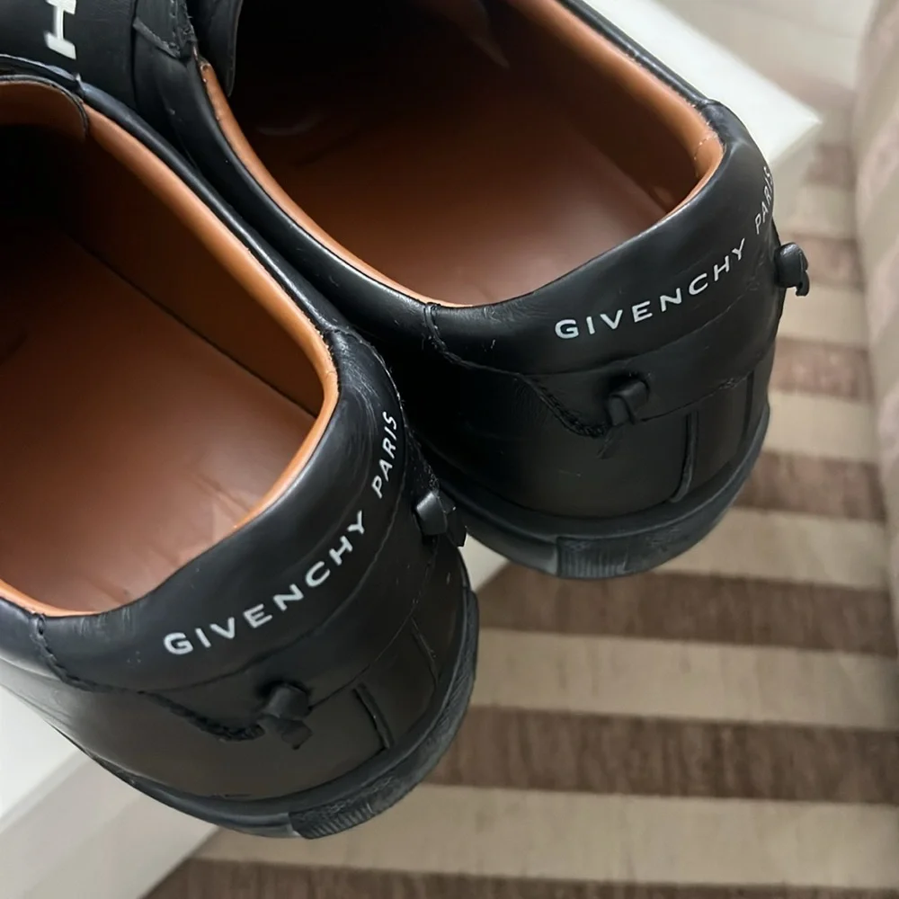 Givenchy - Picture 4 of 5